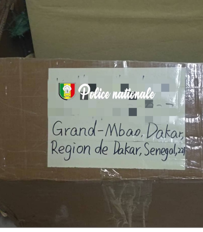 Dakar : 17 kg de kush dissimulés dans un colis, interceptés par la Police (Photos) Dakar : 17 kg de kush dissimulés dans un colis, interceptés par la Police (Photos)