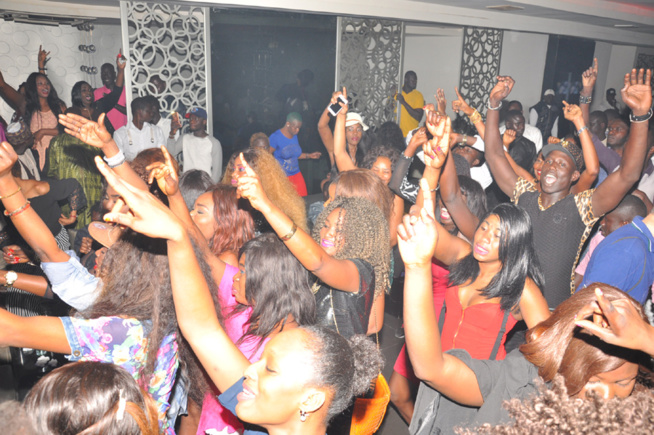 Dans la chaleur des Almadies Pape Diouf explose le Baramundi. Dans la chaleur des Almadies Pape Diouf explose le Baramundi.