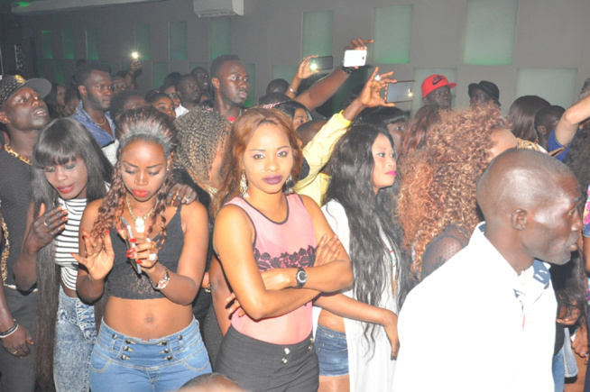 Dans la chaleur des Almadies Pape Diouf explose le Baramundi. Dans la chaleur des Almadies Pape Diouf explose le Baramundi.