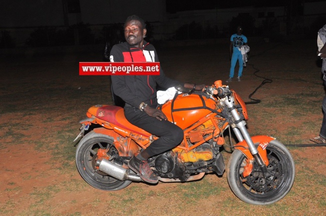 Qui est Gaye Guèye alias Baye Fall ? : L’homme au vélo spectaculaire, comédien de la série Wiiri Wiiri Qui est Gaye Guèye alias Baye Fall ? : L’homme au vélo spectaculaire, comédien de la série Wiiri Wiiri