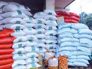 Dahra : 65 sacs de riz périmé saisis Dahra : 65 sacs de riz périmé saisis