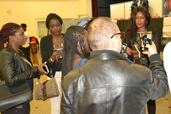 Sur la route de Bercy, la caravane "WALLY DANS MA VILLE" descend sur Bordeaux. Sur la route de Bercy, la caravane "WALLY DANS MA VILLE" descend sur Bordeaux.