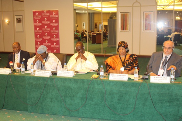 Table ronde sur la nouvelle génération de démocratie en Afrique : D'anciens Présidents africains montrent la route à la prochaine génération Table ronde sur la nouvelle génération de démocratie en Afrique : D'anciens Présidents africains montrent la route à la prochaine génération