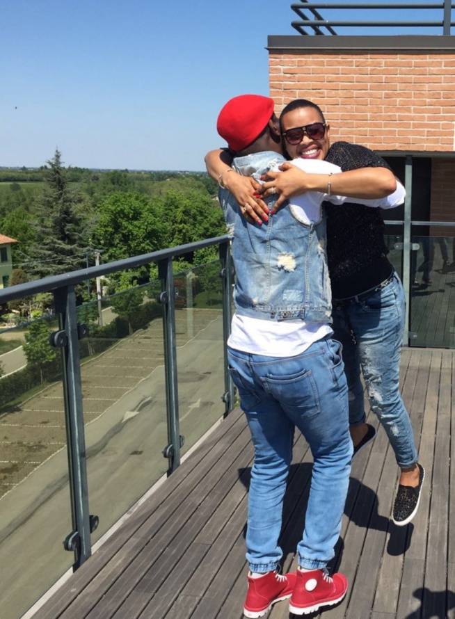 Gorgui Ndiaye en plein tournage d'une nouvelle vidéo en Italie , Poulo Ardo en vedette. Gorgui Ndiaye en plein tournage d'une nouvelle vidéo en Italie , Poulo Ardo en vedette.