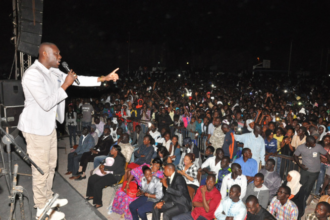 En images St Louis vibre au rythme du Pape de la musique Sénégalaise. Pape Diouf draine du monde à Ndar. Regardez En images St Louis vibre au rythme du Pape de la musique Sénégalaise. Pape Diouf draine du monde à Ndar. Regardez