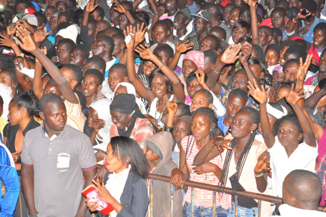 En images St Louis vibre au rythme du Pape de la musique Sénégalaise. Pape Diouf draine du monde à Ndar. Regardez En images St Louis vibre au rythme du Pape de la musique Sénégalaise. Pape Diouf draine du monde à Ndar. Regardez