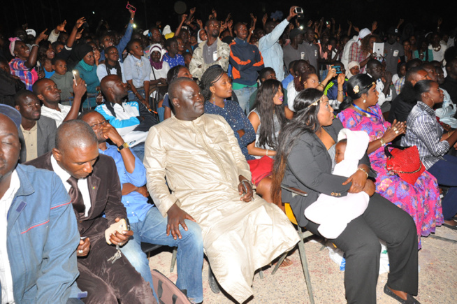 En images St Louis vibre au rythme du Pape de la musique Sénégalaise. Pape Diouf draine du monde à Ndar. Regardez En images St Louis vibre au rythme du Pape de la musique Sénégalaise. Pape Diouf draine du monde à Ndar. Regardez