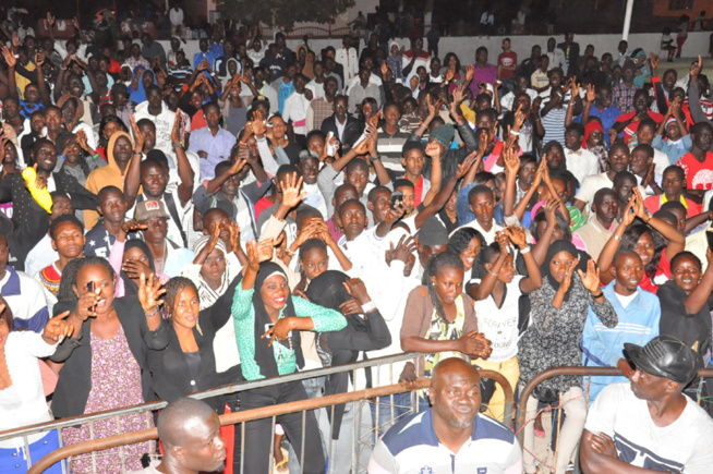En images St Louis vibre au rythme du Pape de la musique Sénégalaise. Pape Diouf draine du monde à Ndar. Regardez En images St Louis vibre au rythme du Pape de la musique Sénégalaise. Pape Diouf draine du monde à Ndar. Regardez