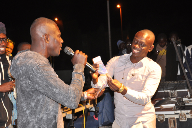 En images St Louis vibre au rythme du Pape de la musique Sénégalaise. Pape Diouf draine du monde à Ndar. Regardez En images St Louis vibre au rythme du Pape de la musique Sénégalaise. Pape Diouf draine du monde à Ndar. Regardez