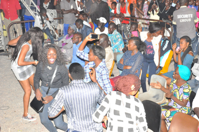 En images St Louis vibre au rythme du Pape de la musique Sénégalaise. Pape Diouf draine du monde à Ndar. Regardez En images St Louis vibre au rythme du Pape de la musique Sénégalaise. Pape Diouf draine du monde à Ndar. Regardez