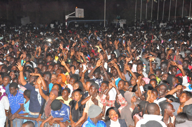 En images St Louis vibre au rythme du Pape de la musique Sénégalaise. Pape Diouf draine du monde à Ndar. Regardez En images St Louis vibre au rythme du Pape de la musique Sénégalaise. Pape Diouf draine du monde à Ndar. Regardez