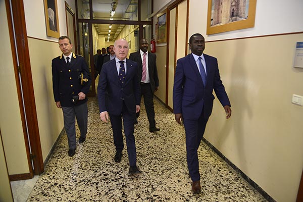 Italie -Terrorisme : Le ministre Oumar Youm rassure les investisseurs et touristes italiens Italie -Terrorisme : Le ministre Oumar Youm rassure les investisseurs et touristes italiens