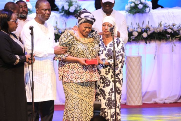 Côte d’Ivoire-Congo : Avant le rapatriement de son corps, Papa Wemba fait Commandeur de l'ordre national à titre posthume Côte d’Ivoire-Congo : Avant le rapatriement de son corps, Papa Wemba fait Commandeur de l'ordre national à titre posthume