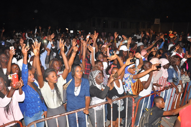 Concert de la jeunesse consciente: Pape Diouf remet " l'éssence dans le feu".Regardez