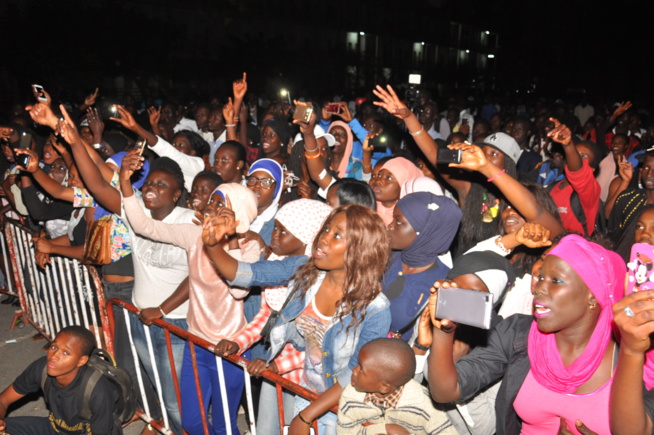 Concert de la jeunesse consciente: Pape Diouf remet " l'éssence dans le feu".Regardez