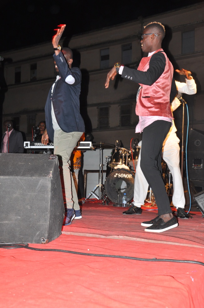 Concert de la jeunesse consciente: Pape Diouf remet " l'éssence dans le feu".Regardez Concert de la jeunesse consciente: Pape Diouf remet " l'éssence dans le feu".Regardez