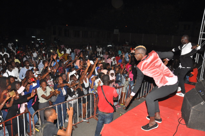 Concert de la jeunesse consciente: Pape Diouf remet " l'éssence dans le feu".Regardez