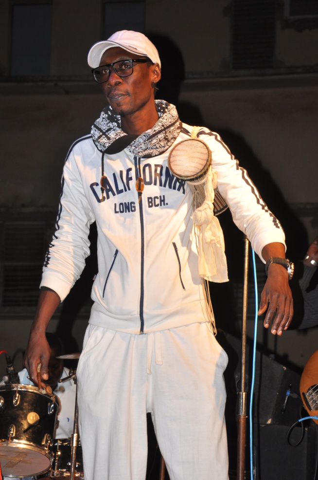 Concert de la jeunesse consciente: Pape Diouf remet " l'éssence dans le feu".Regardez