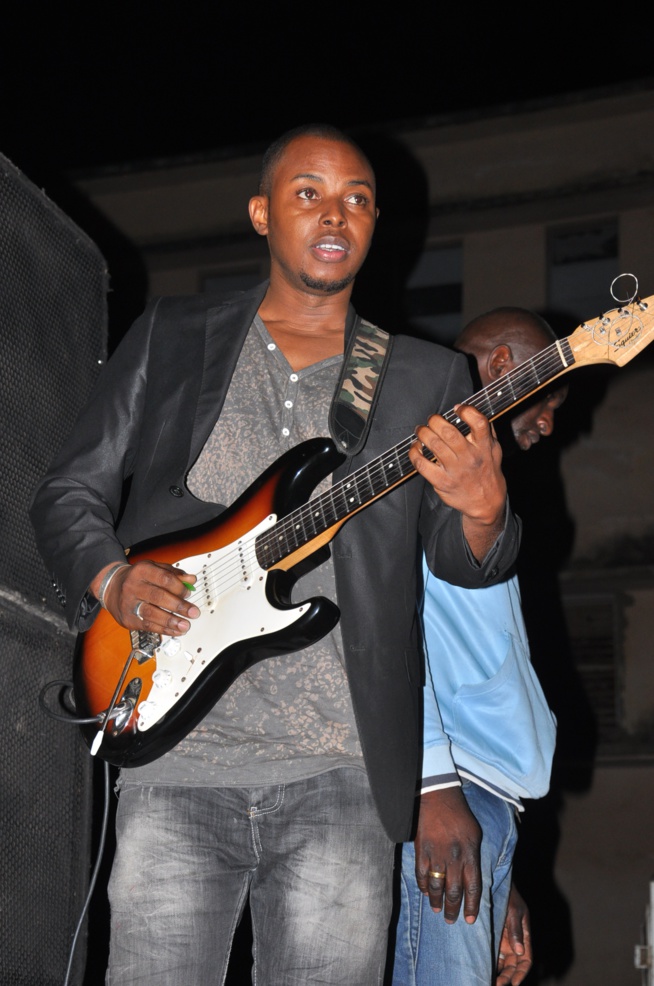 Concert de la jeunesse consciente: Pape Diouf remet " l'éssence dans le feu".Regardez