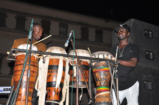 Concert de la jeunesse consciente: Pape Diouf remet " l'éssence dans le feu".Regardez Concert de la jeunesse consciente: Pape Diouf remet " l'éssence dans le feu".Regardez