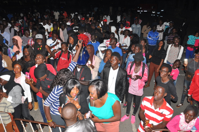 Concert de la jeunesse consciente: Pape Diouf remet " l'éssence dans le feu".Regardez Concert de la jeunesse consciente: Pape Diouf remet " l'éssence dans le feu".Regardez