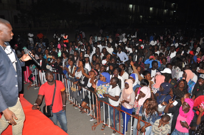 Concert de la jeunesse consciente: Pape Diouf remet " l'éssence dans le feu".Regardez