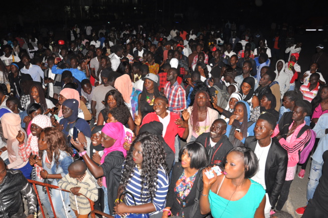 Concert de la jeunesse consciente: Pape Diouf remet " l'éssence dans le feu".Regardez