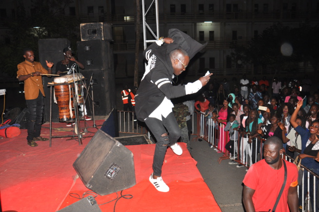 Concert de la jeunesse consciente: Pape Diouf remet " l'éssence dans le feu".Regardez