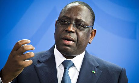 Conseil des ministres Acp-Ue : Macky fortement acclamé pour avoir donné son traducteur à un ambassadeur anglophone Conseil des ministres Acp-Ue : Macky fortement acclamé pour avoir donné son traducteur à un ambassadeur anglophone