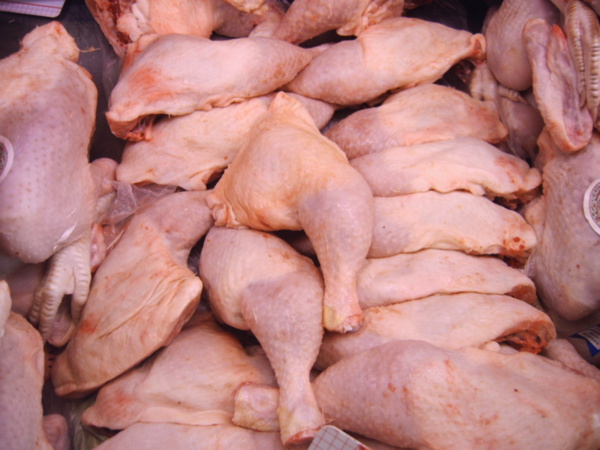 Contrebande de cuisses de poulets : Trois individus arrêtés par la police des HLM risquent une peine ferme Contrebande de cuisses de poulets : Trois individus arrêtés par la police des HLM risquent une peine ferme