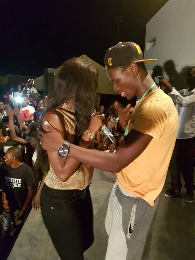 Queen Bizz en live show chez les Fouladous de Kolda. Regardez Queen Bizz en live show chez les Fouladous de Kolda. Regardez