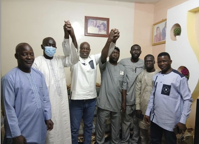 Bambilor/ En perspectives aux locales : Ousmane Diongue alias Diongue Sonko officialise sa rupture avec le PASTEF et rallie le camp du maire Ndiagne Diop Bambilor/ En perspectives aux locales : Ousmane Diongue alias Diongue Sonko officialise sa rupture avec le PASTEF et rallie le camp du maire Ndiagne Diop