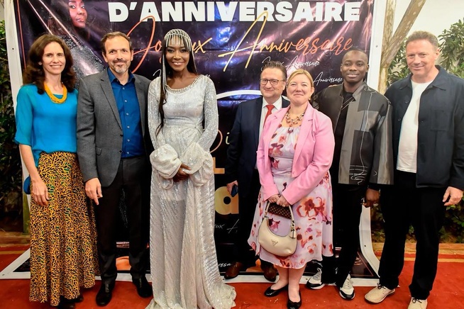 Bal des Gawlo Gawlo et des Lions de la Téranga Coumba Gawlo, Sidiki Diabaté, Titit et Aïda Samb en communion avec le public Bal des Gawlo Gawlo et des Lions de la Téranga Coumba Gawlo, Sidiki Diabaté, Titit et Aïda Samb en communion avec le public