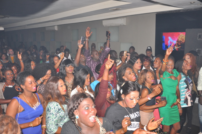 Le Baramundi dans la chaleur de la génération consciente de Pape Diouf. Regardez Le Baramundi dans la chaleur de la génération consciente de Pape Diouf. Regardez