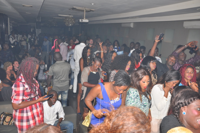 Le Baramundi dans la chaleur de la génération consciente de Pape Diouf. Regardez Le Baramundi dans la chaleur de la génération consciente de Pape Diouf. Regardez