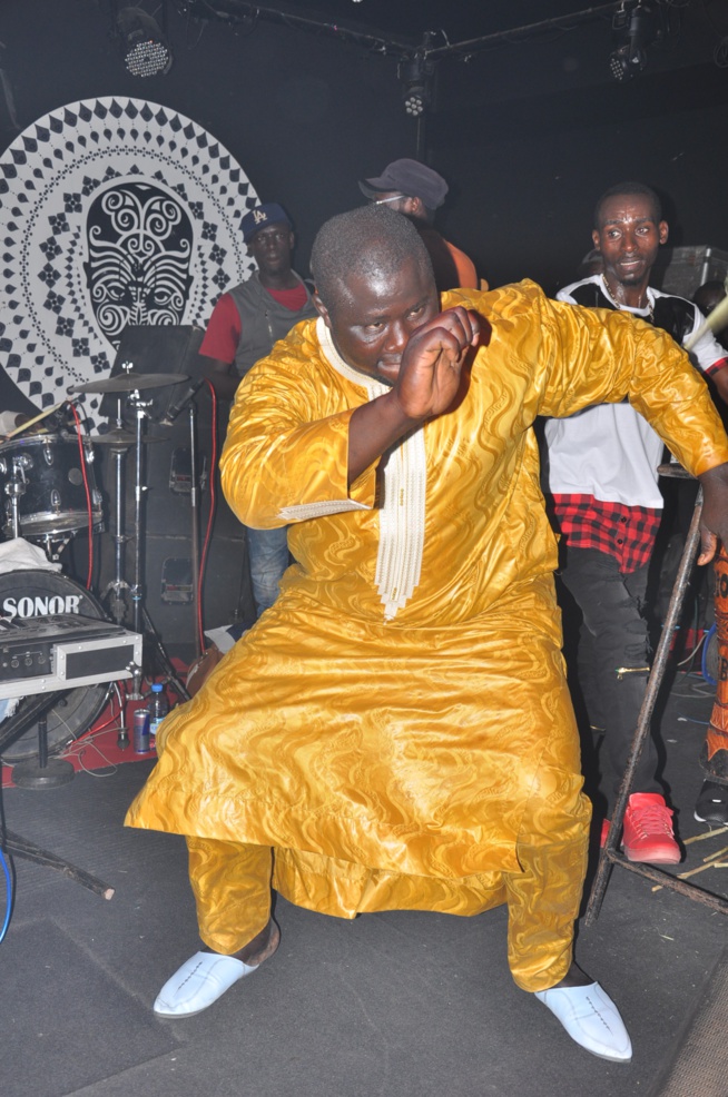 Le Baramundi dans la chaleur de la génération consciente de Pape Diouf. Regardez Le Baramundi dans la chaleur de la génération consciente de Pape Diouf. Regardez