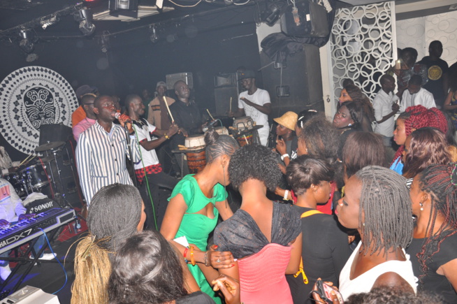 Le Baramundi dans la chaleur de la génération consciente de Pape Diouf. Regardez Le Baramundi dans la chaleur de la génération consciente de Pape Diouf. Regardez