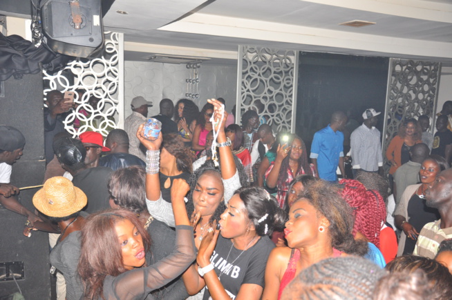 Le Baramundi dans la chaleur de la génération consciente de Pape Diouf. Regardez Le Baramundi dans la chaleur de la génération consciente de Pape Diouf. Regardez