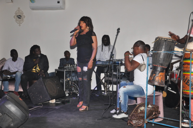 La reine du "Djolof band" Vivane Chidid chauffe le Vogue. La reine du "Djolof band" Vivane Chidid chauffe le Vogue.