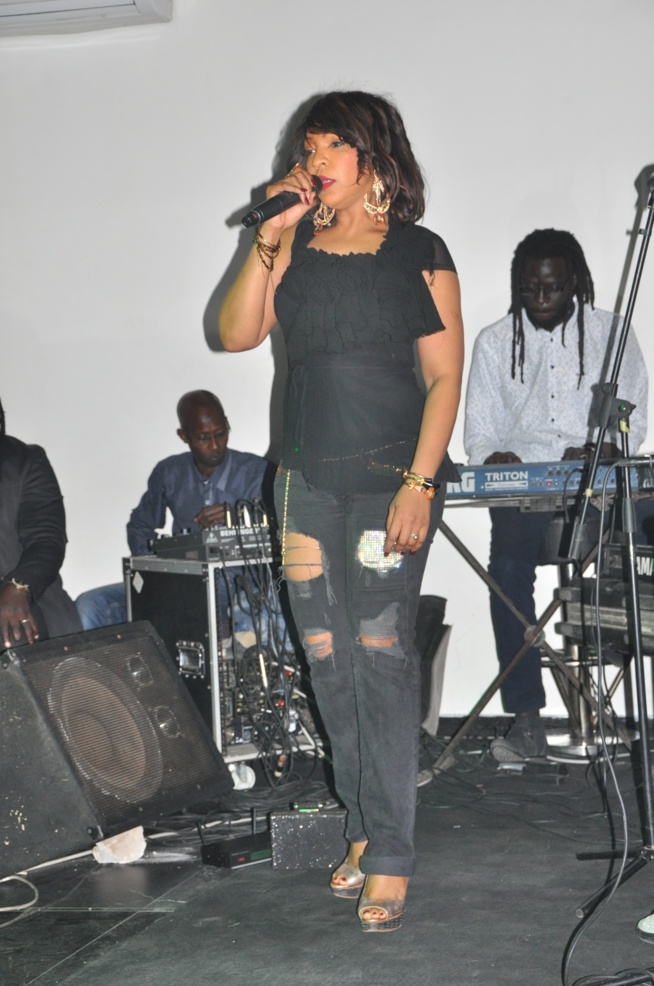 La reine du "Djolof band" Vivane Chidid chauffe le Vogue. La reine du "Djolof band" Vivane Chidid chauffe le Vogue.