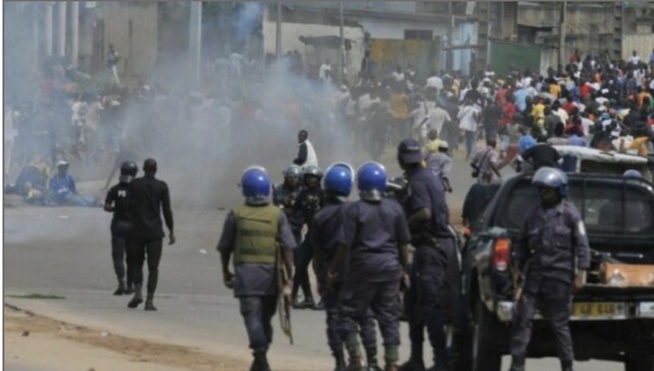 UCAD : Affrontements entre étudiants et forces de l’ordre UCAD : Affrontements entre étudiants et forces de l’ordre