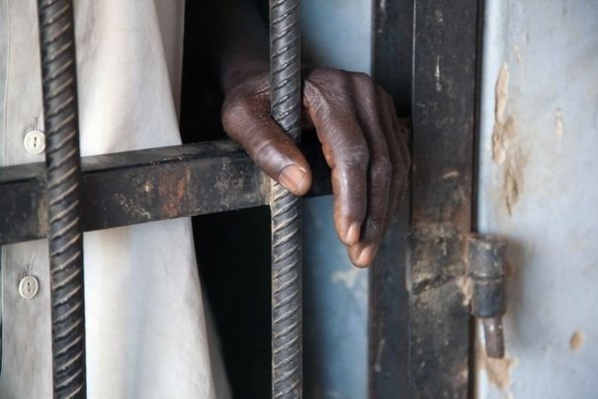 Agressions avec usages d'arme à feu, cambriolage à Dakar et environs : La Dic démantèle le gang des faux agents de la Sde et de la Senelec Agressions avec usages d'arme à feu, cambriolage à Dakar et environs : La Dic démantèle le gang des faux agents de la Sde et de la Senelec