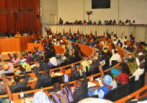 Scandale - "Les députés sénégalais ne paient pas l'impôt" selon l'Inspecteur Ousmane Sonko Scandale - "Les députés sénégalais ne paient pas l'impôt" selon l'Inspecteur Ousmane Sonko