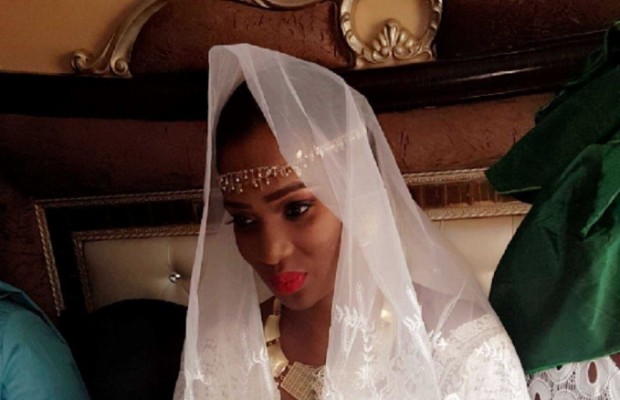 Après son mariage, Lissa se confie : "Ce que je peux vous dire sur mon mari (…) Kathy Chimère et mon mari ne sont liés que..." Après son mariage, Lissa se confie : "Ce que je peux vous dire sur mon mari (…) Kathy Chimère et mon mari ne sont liés que..."