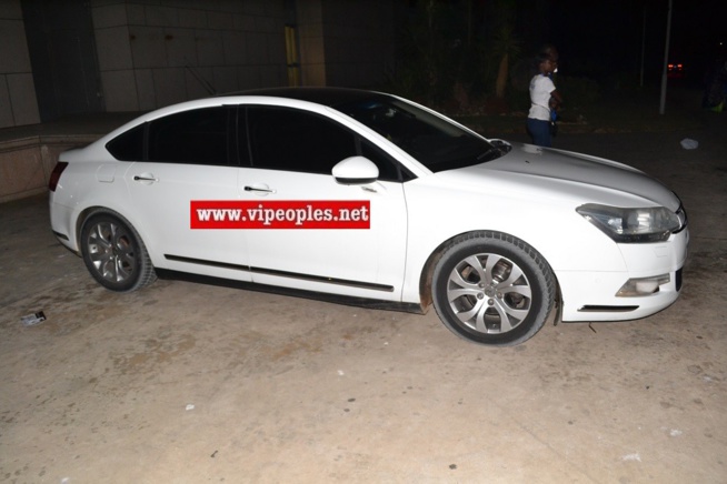 Parrain de la soirée de ses 25 ans de carriéres, Waly Seck offre une Citroen C5 de luxe à Papis Konaté; Regardez Parrain de la soirée de ses 25 ans de carriéres, Waly Seck offre une Citroen C5 de luxe à Papis Konaté; Regardez