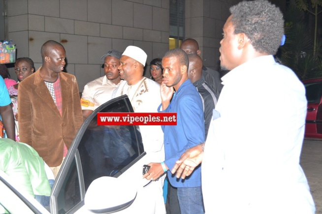 Parrain de la soirée de ses 25 ans de carriéres, Waly Seck offre une Citroen C5 de luxe à Papis Konaté; Regardez Parrain de la soirée de ses 25 ans de carriéres, Waly Seck offre une Citroen C5 de luxe à Papis Konaté; Regardez