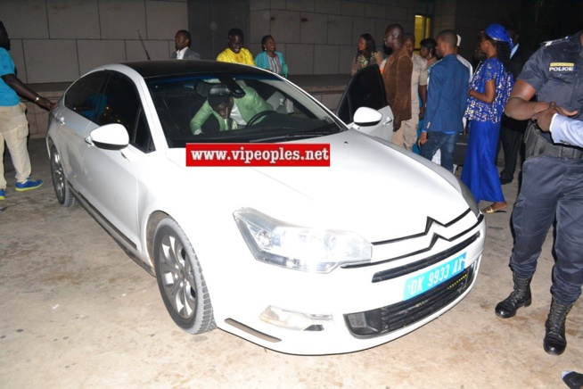 Parrain de la soirée de ses 25 ans de carriéres, Waly Seck offre une Citroen C5 de luxe à Papis Konaté; Regardez Parrain de la soirée de ses 25 ans de carriéres, Waly Seck offre une Citroen C5 de luxe à Papis Konaté; Regardez