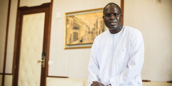 Le maire de Dakar vu par Jeune Afrique : Khalifa Sall, et s’il faisait cavalier seul ? Le maire de Dakar vu par Jeune Afrique : Khalifa Sall, et s’il faisait cavalier seul ?