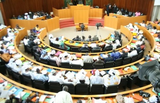 Dette fiscale : L’Assemblée nationale doit 2,7 milliards aux Sénégalais Dette fiscale : L’Assemblée nationale doit 2,7 milliards aux Sénégalais