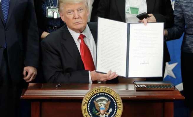 L'administration Trump durcit ses règles envers les réfugiés sans statut de résident permanent L'administration Trump durcit ses règles envers les réfugiés sans statut de résident permanent